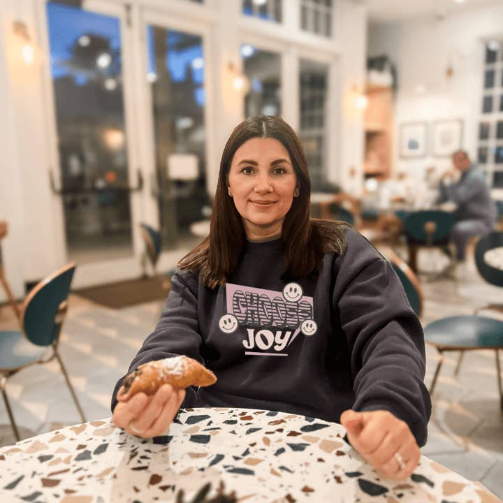 Sweat Choose Joy pour la vente par CROUSE OUTFITTERS