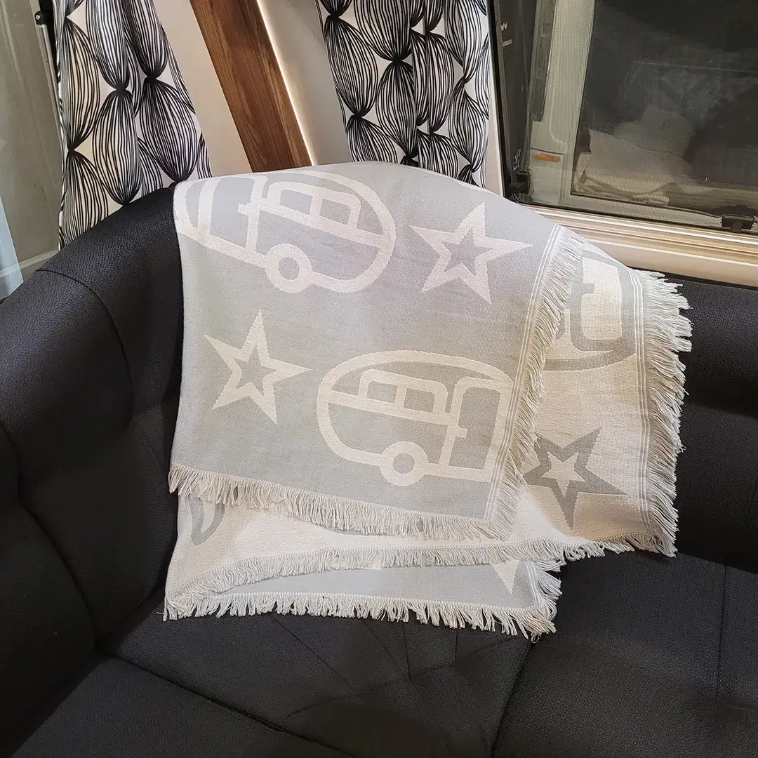 Pufz - Wholesale Throw Blanket - Blanket Caravan2