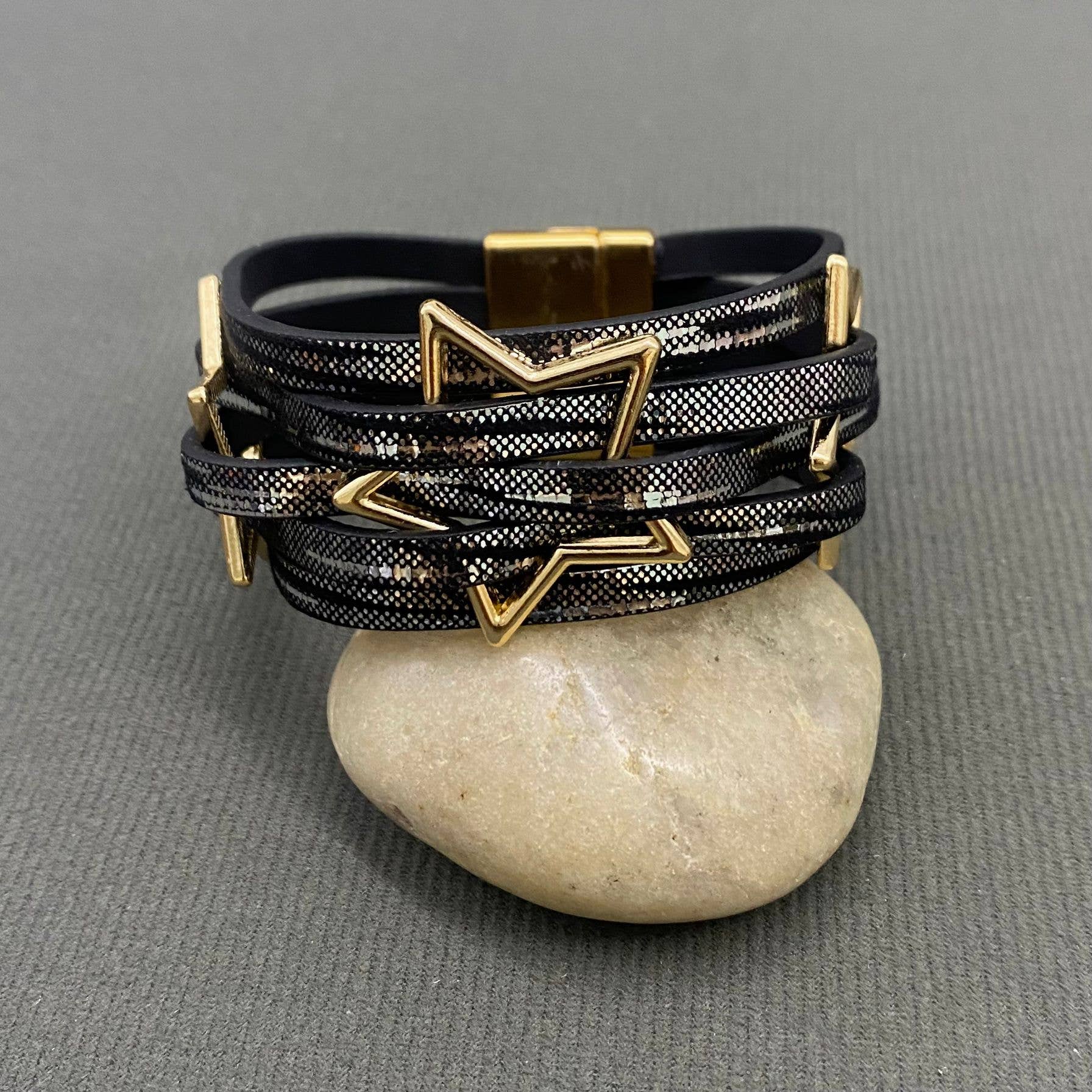 Mio Queena - Wholesale Bangle Bracelet - Triple Star Multi-Layer PU Leather Magnetic Buckle Bracelet - LB3