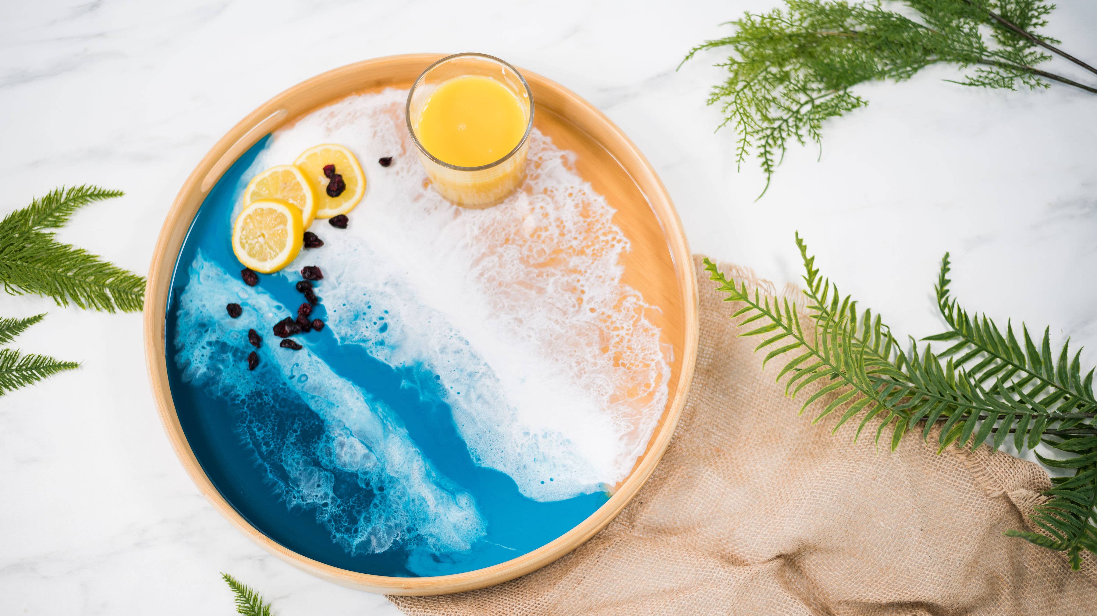 Lynn & Liana Designs – wholesale Serveringsfat – Runda serveringsbrickor i bambu med harts – inga tullavgifter!13