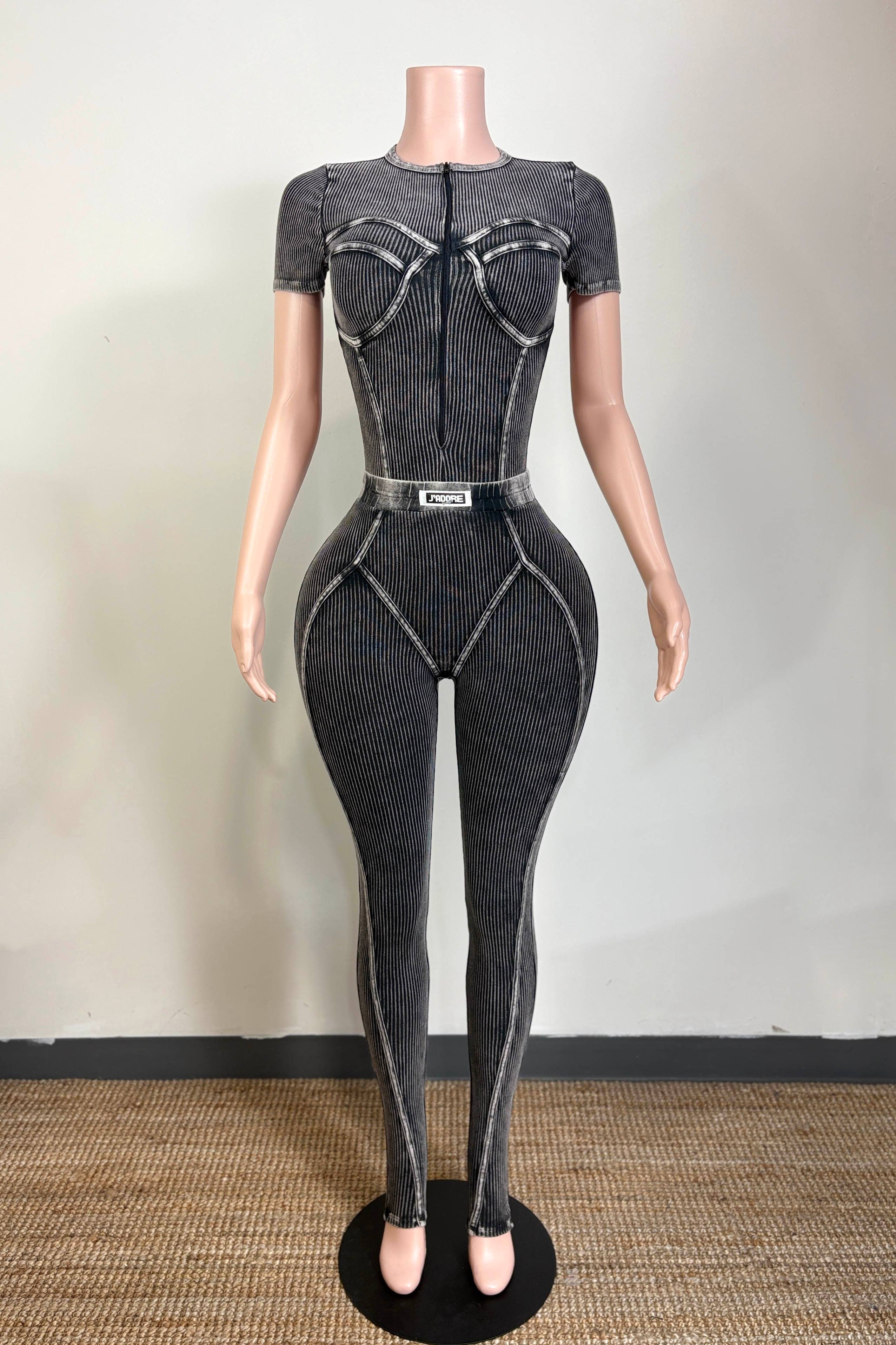 Dalia Studio – Engroshandel Jumpsuit - Dame – MINERALVASKET FORLYNLÅS KONTOUR JUMPSUIT1