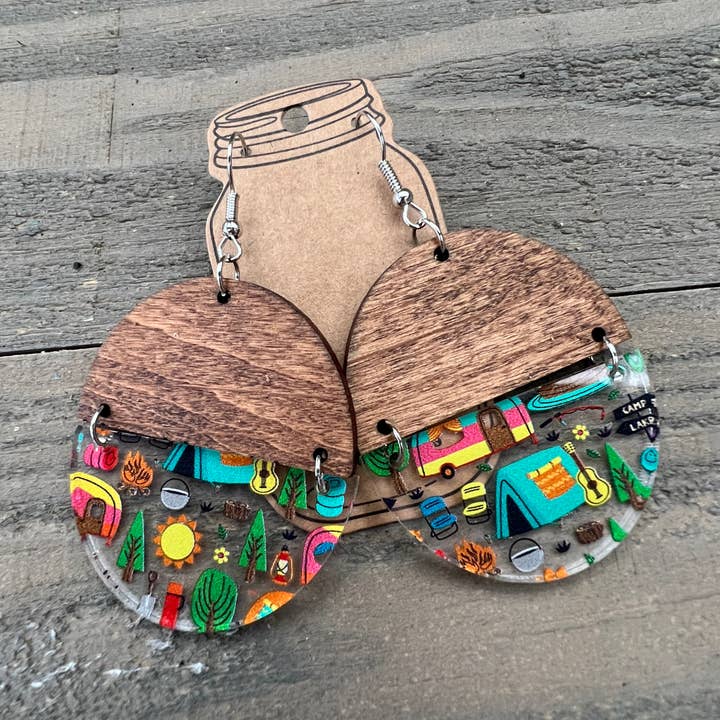 Orecchini Camping Forrest Half Acrylic Half Wood per la vendita all'ingrosso da parte di Jill's Jewels