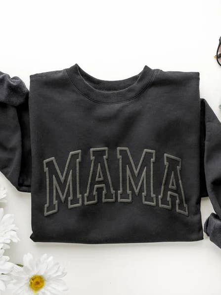 Sweat-shirt PUFF Mama personnalisé avec les noms des enfants sur la manche pour la vente par A Blessed Texas Mess Boutique