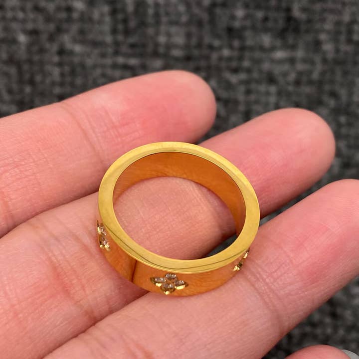 Mio Queena - Wholesale Multi-Stone Ring - Cubic Zirconia Clover 18K Gold Plated S.Steel Ring - FGS