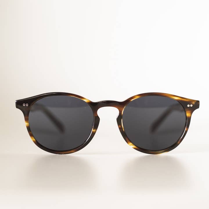 Cédric (tortue noisette) pour la vente par Essential Glasses