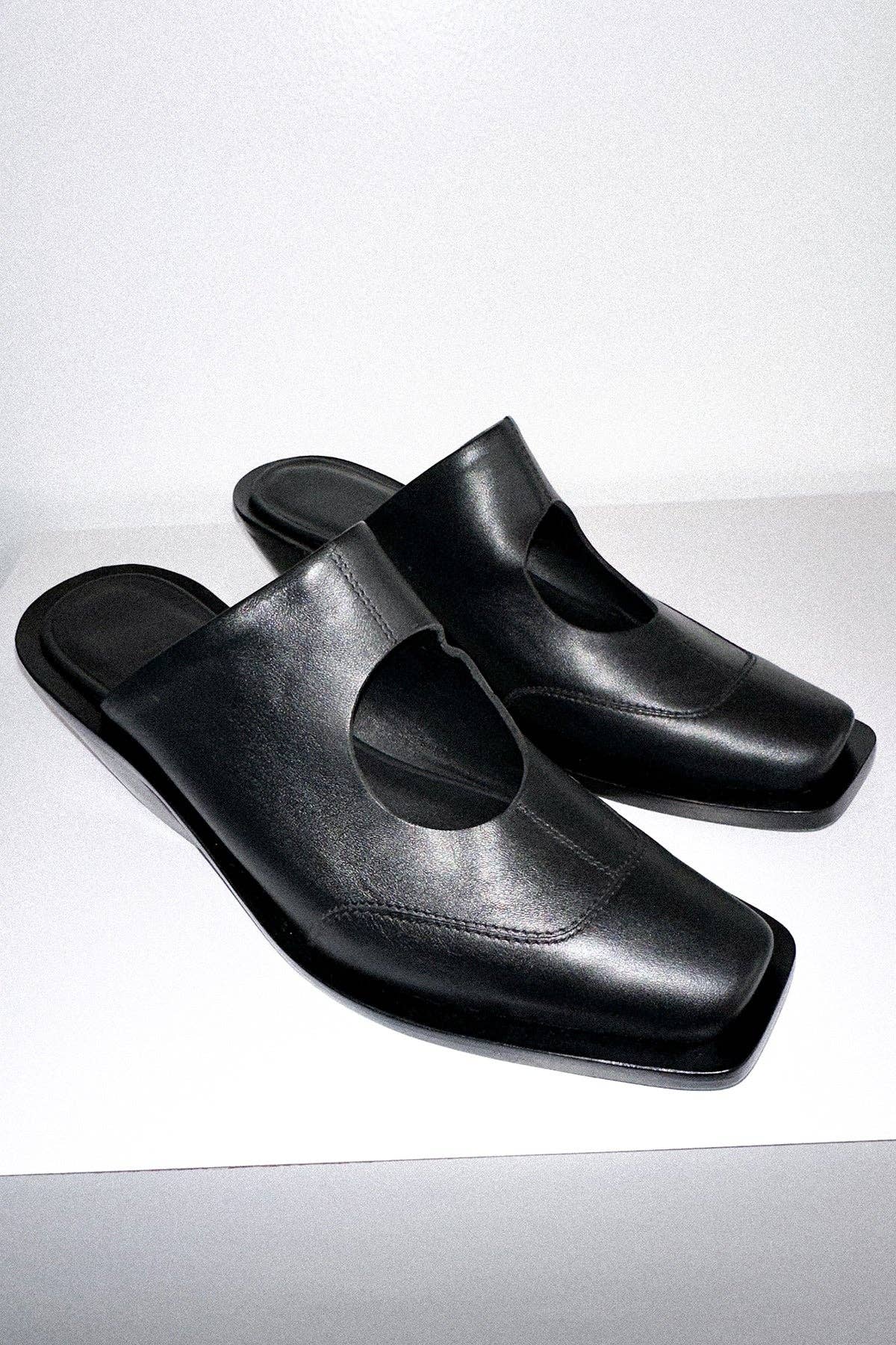 Circle Mule in Black for wholesale on Faire4