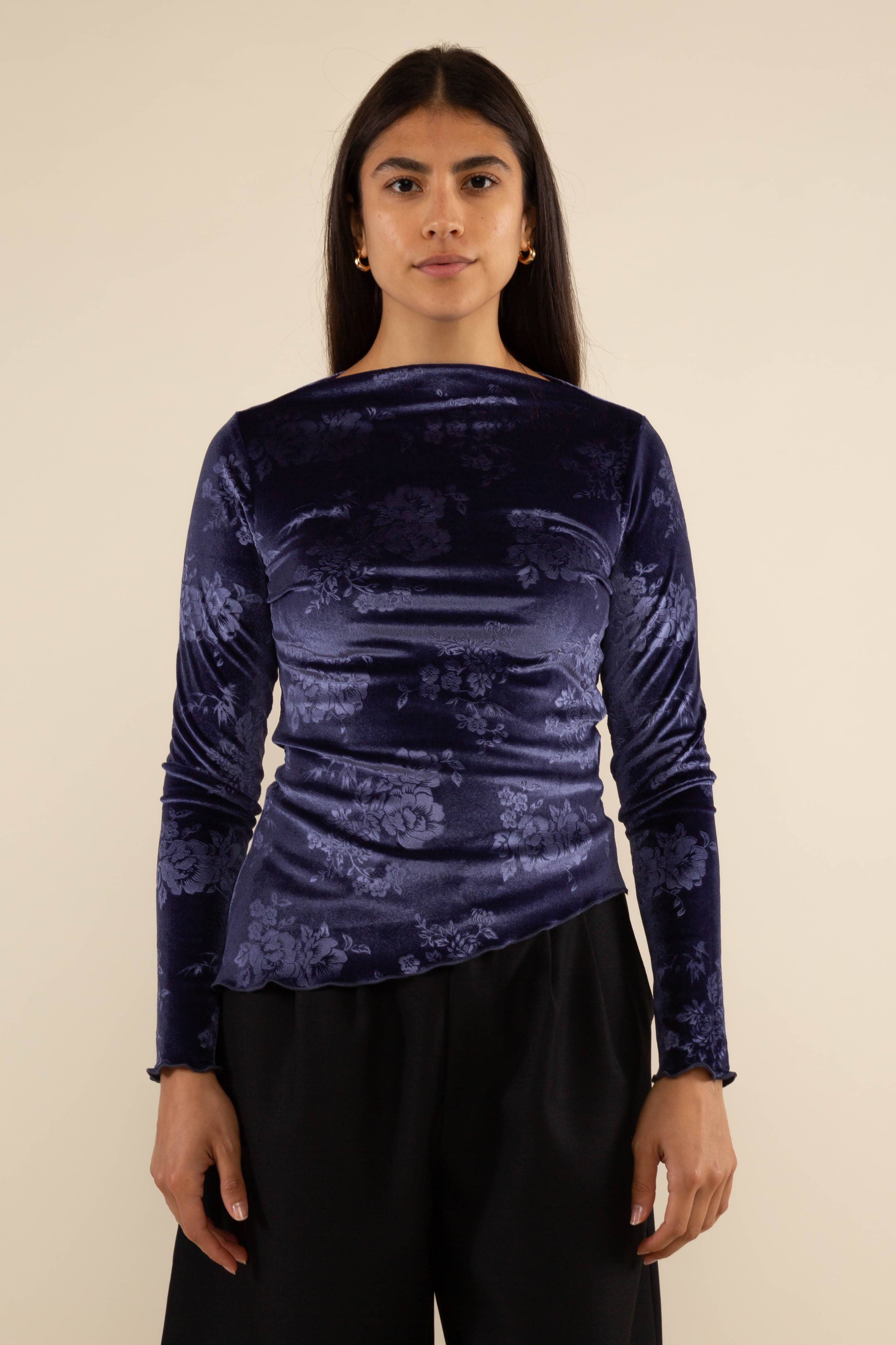 NLT – wholesale Blus - Dam – Tam Boatneck Långärmad Sammet Jacquardtopp0