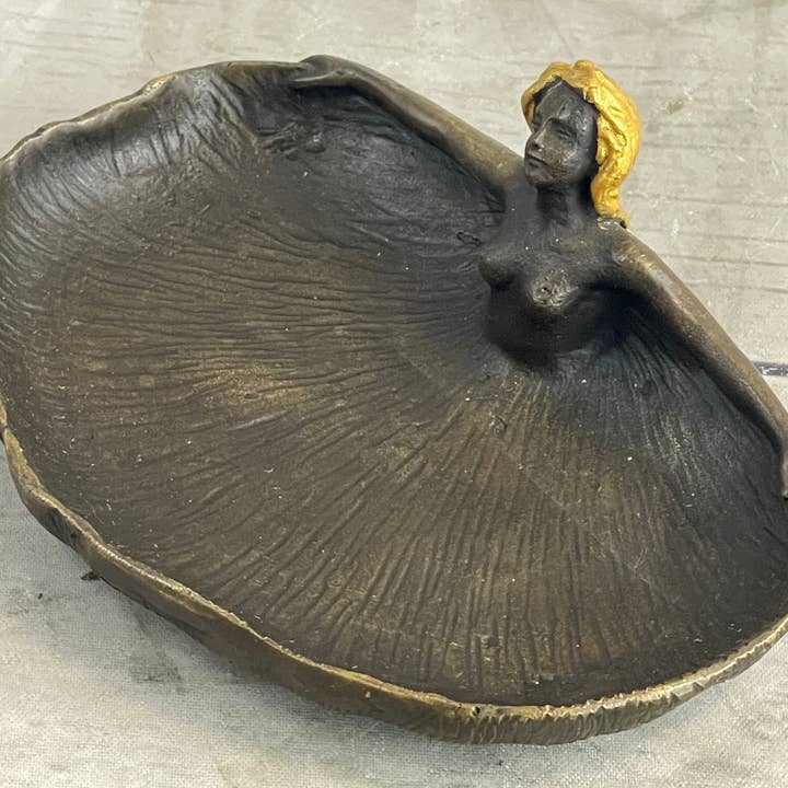 Bronzhaus - Venta al por mayor Joyero de plato - Jabonera dorada hecha a mano con forma de bandeja para joyas, escultura de bronce genuino de Rubin