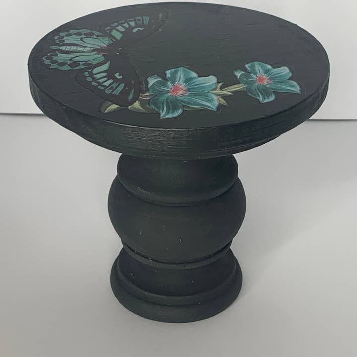 Mariposa y flor sobre pedestal de carbón para venta al por mayor de Petite Pedestals