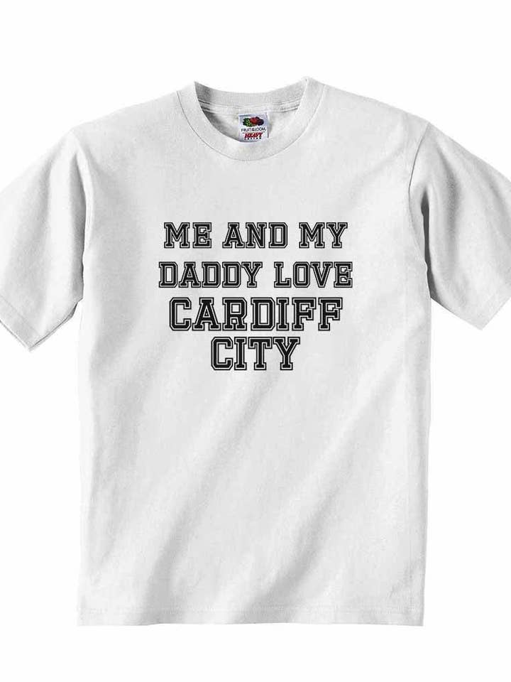 Me and My Daddy Love Cardiff City, per tifosi di calcio, per bambini per la vendita all'ingrosso da parte di Little Ratbag