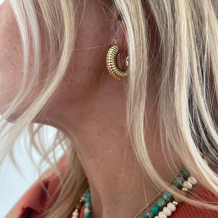 Jessica Matrasko Jewelry - Wholesale Huggie oorbellen - Carla Huggie oorbellen1