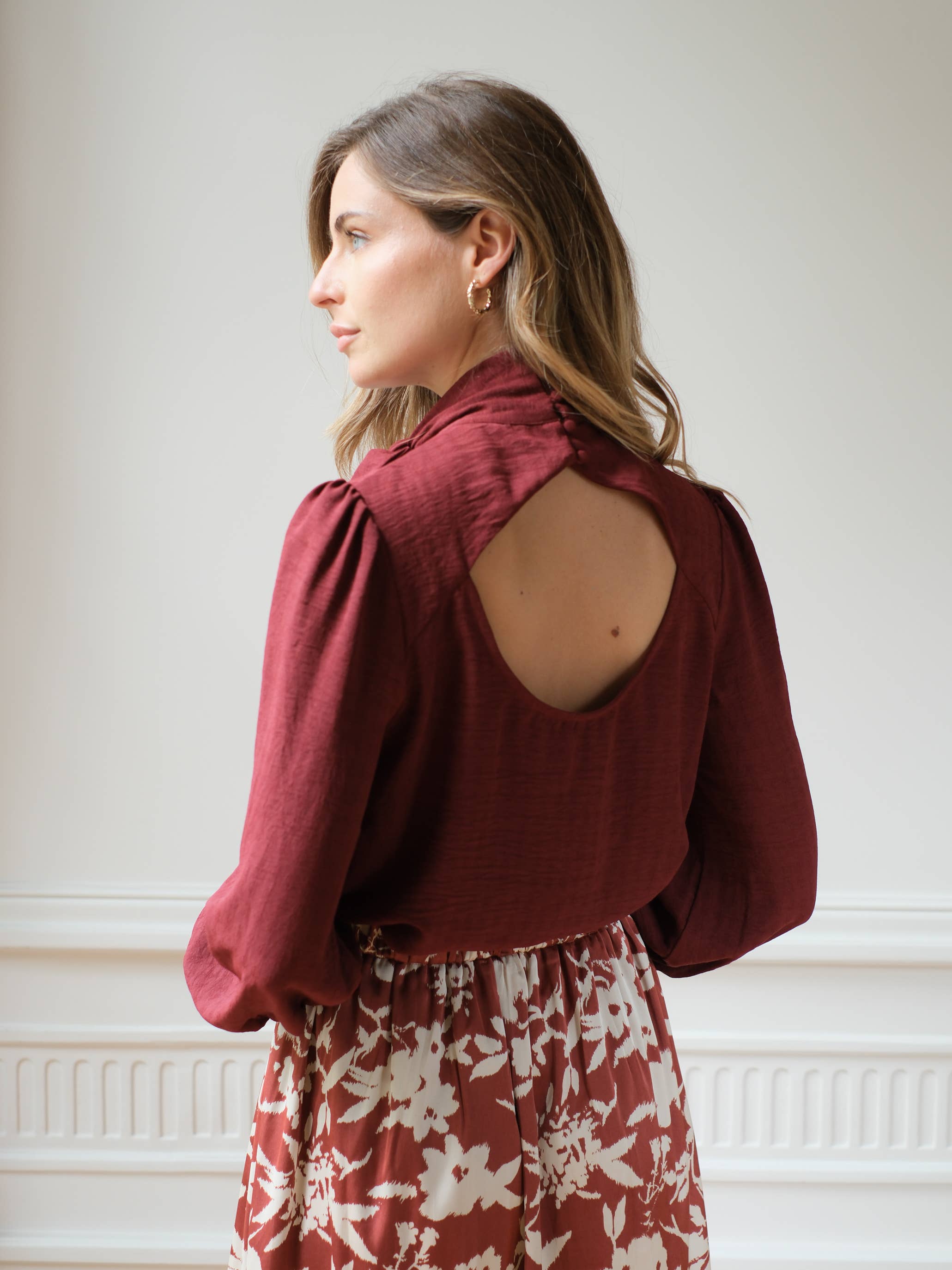 LOVIE & CO - Wholesale Blouse - Women's - Textured blouse with lavallière collar and open back - 4973T-MARGOT5