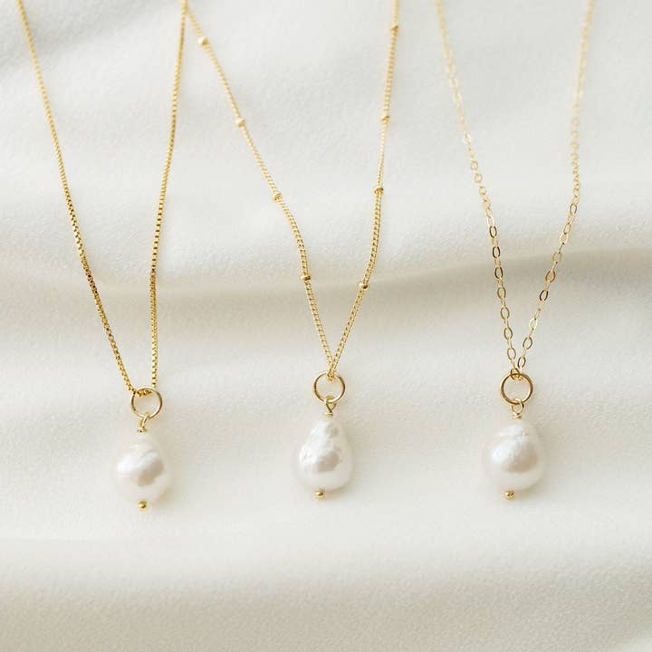 Hunter & Trove - Wholesale Pendant/Charm Necklace - Baroque Pearl 14K Goldfill Necklace (Estelle)