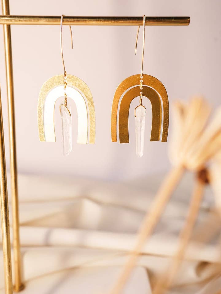 Orecchini con doppio quarzo arcobaleno per la vendita all'ingrosso da parte di Asher Grey