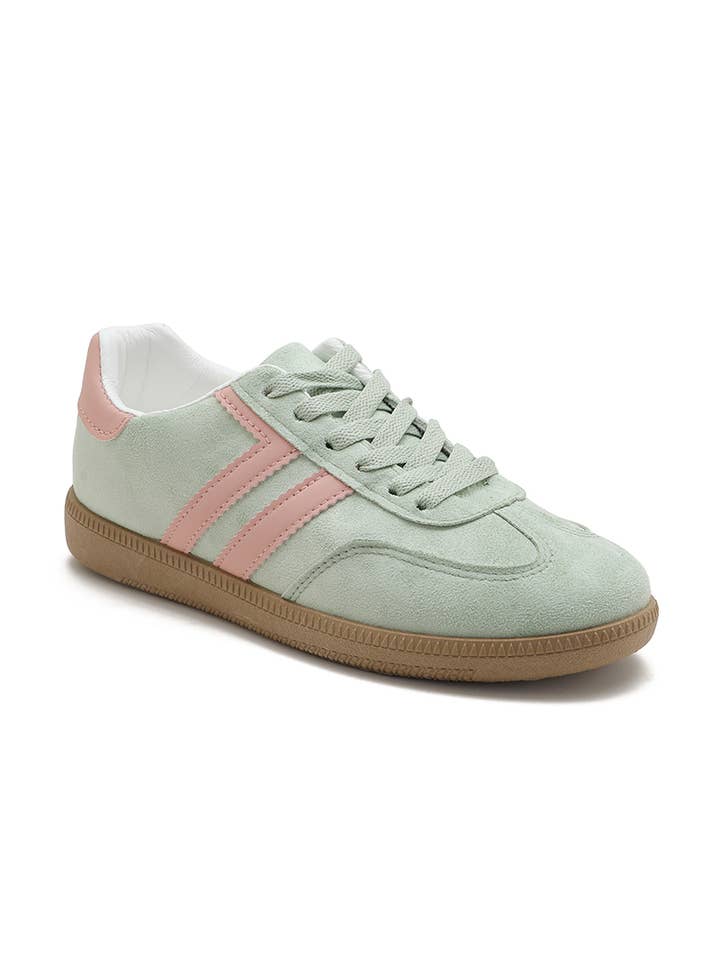 Joia Paris - Wholesale Lifestyle Sneakers - Women's - Flat lace-up sneakers with B-6610 stripe