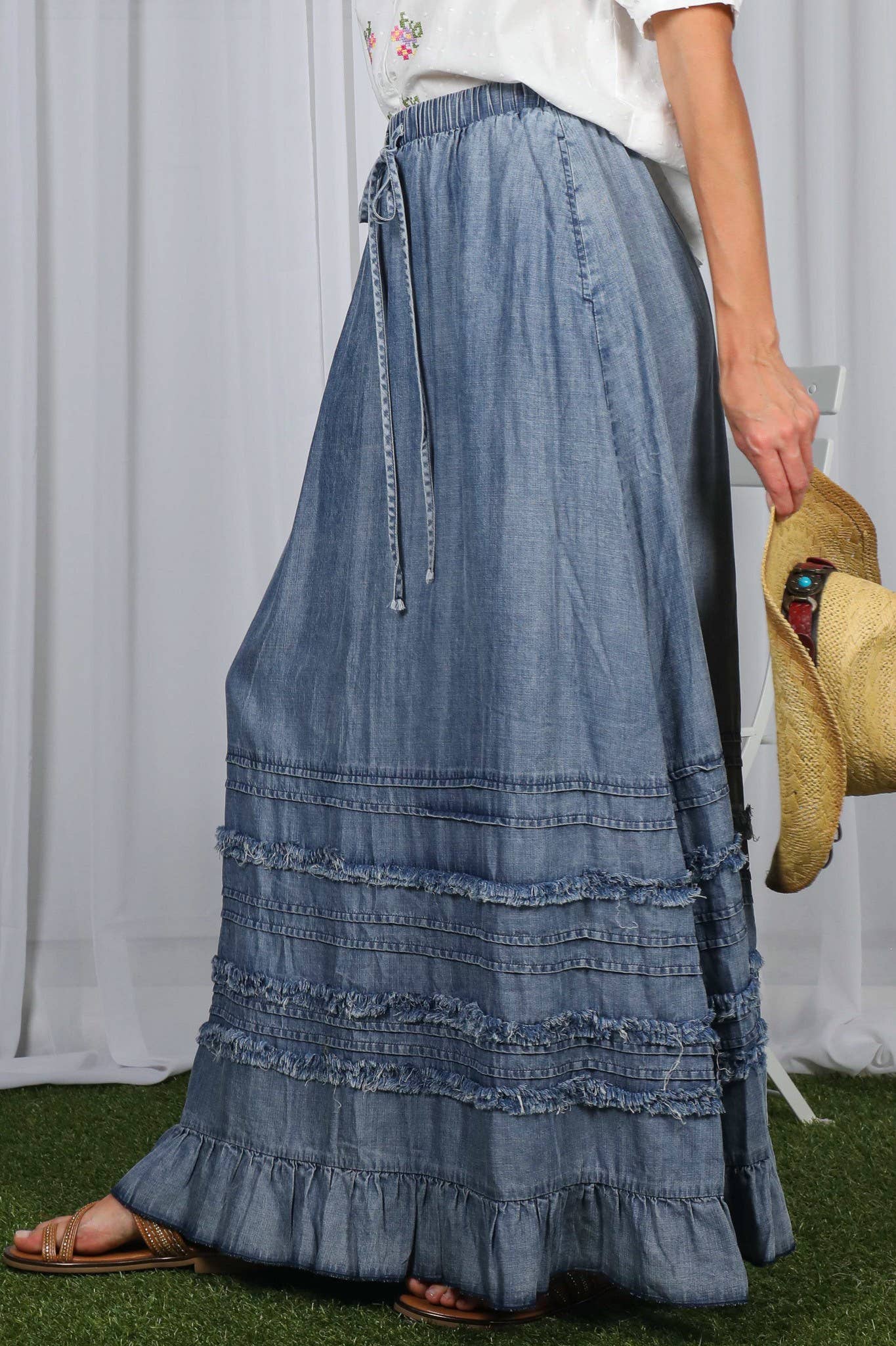 Vine & Love - Wholesale Skirt - Women's - Ruffle Frayed Hem Chambray Casual Western Maxi Skirt VS8315113