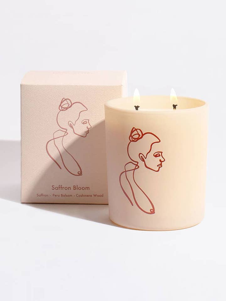 Fioritura di Zafferano - Candela Edizione Artista di Allison Kunath per la vendita all'ingrosso da parte di Brooklyn Candle Studio (EU)