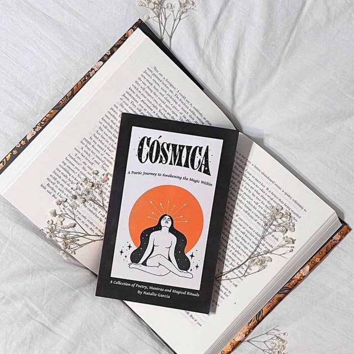 Cosmica Poesi og Ritual Bog for engroshandel hos La Brujita Del Jardin