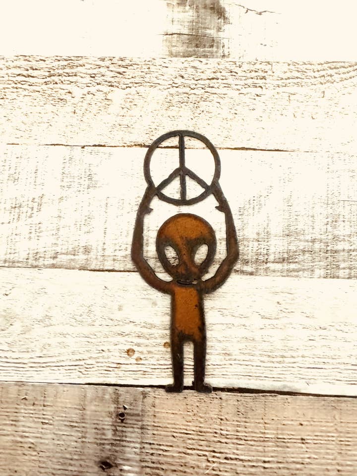Alien Full body Holding Peace Symbol Magnet for wholesale by Universal Ironworks USA