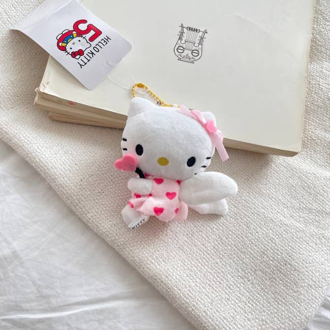 MOND HAUS - Wholesale Keychain - Women's - Pipsy Keyring – Hello Kitty Cupid Plush Charm1