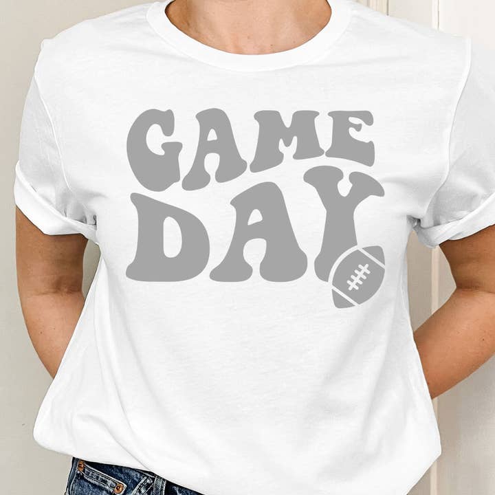 Camiseta gráfica de futebol para o dia por atacado de Kissed Apparel