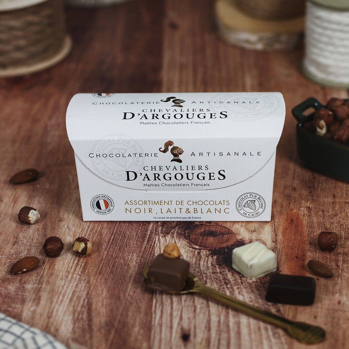 Chevaliers d'Argouges - Vendita all'ingrosso Confezioni di cioccolatini - SCATOLA 18 CIOCCOLATINI - CIOCCOLATO FONDENTE, CIOCCOLATO AL LATTE, CIOCCOLATO BIANCO3