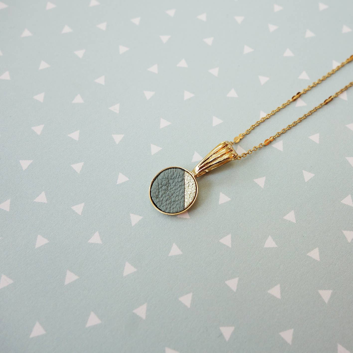 ateliermaimartin.com - Vente Colliers à pendentif - collier rond de cuir7