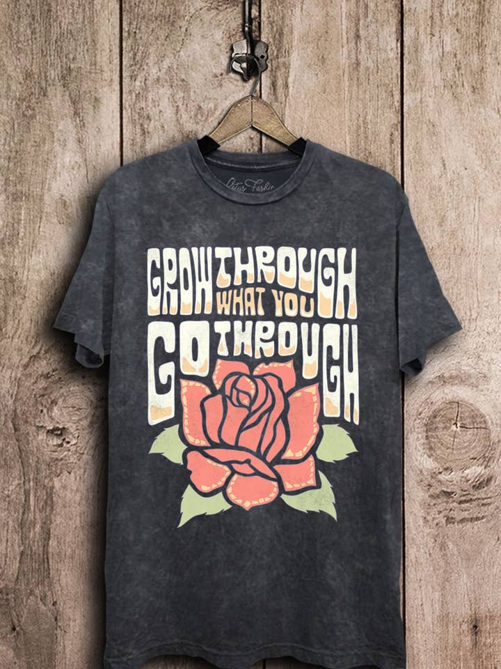 Groei door wat je doormaakt Rose Graphic Top voor wholesale door Lotus Fashion Collection