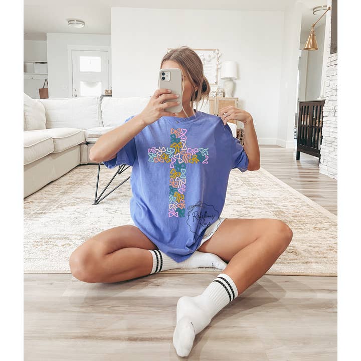 Camiseta Gráfica de Pascua Coqueta Cruz para venta al por mayor de Rebellious Rose LLC