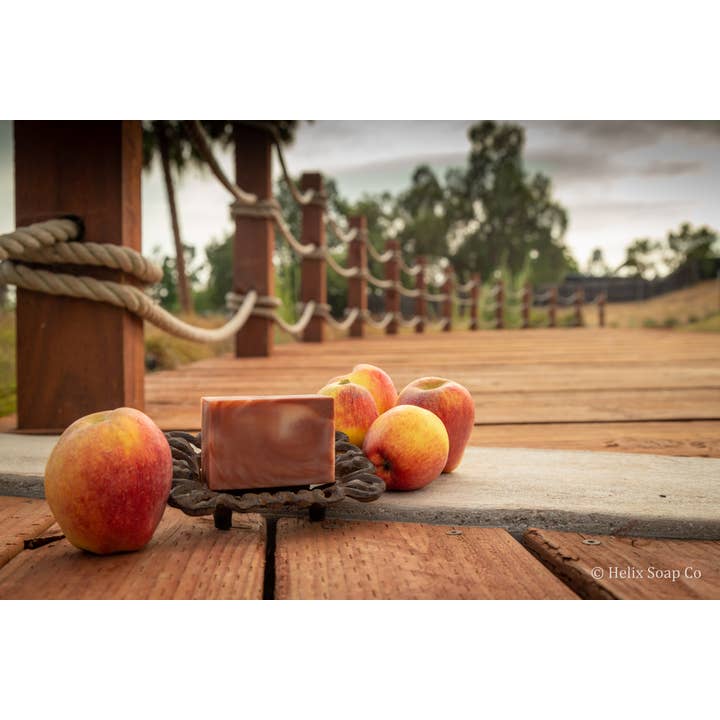 Helix Soap Co – Großhandel Feste Seife – Apfel-Salbei-Ziegenmilchseife