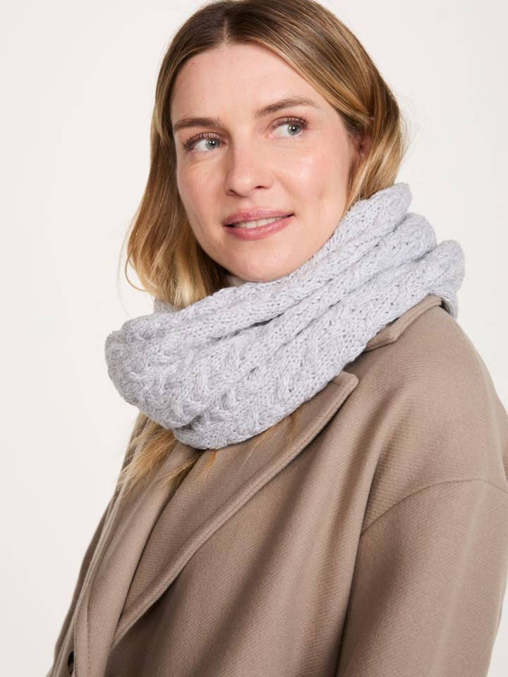 Newport Aran Cable Snood - Cinza Penas por atacado de Aran Woollen Mills