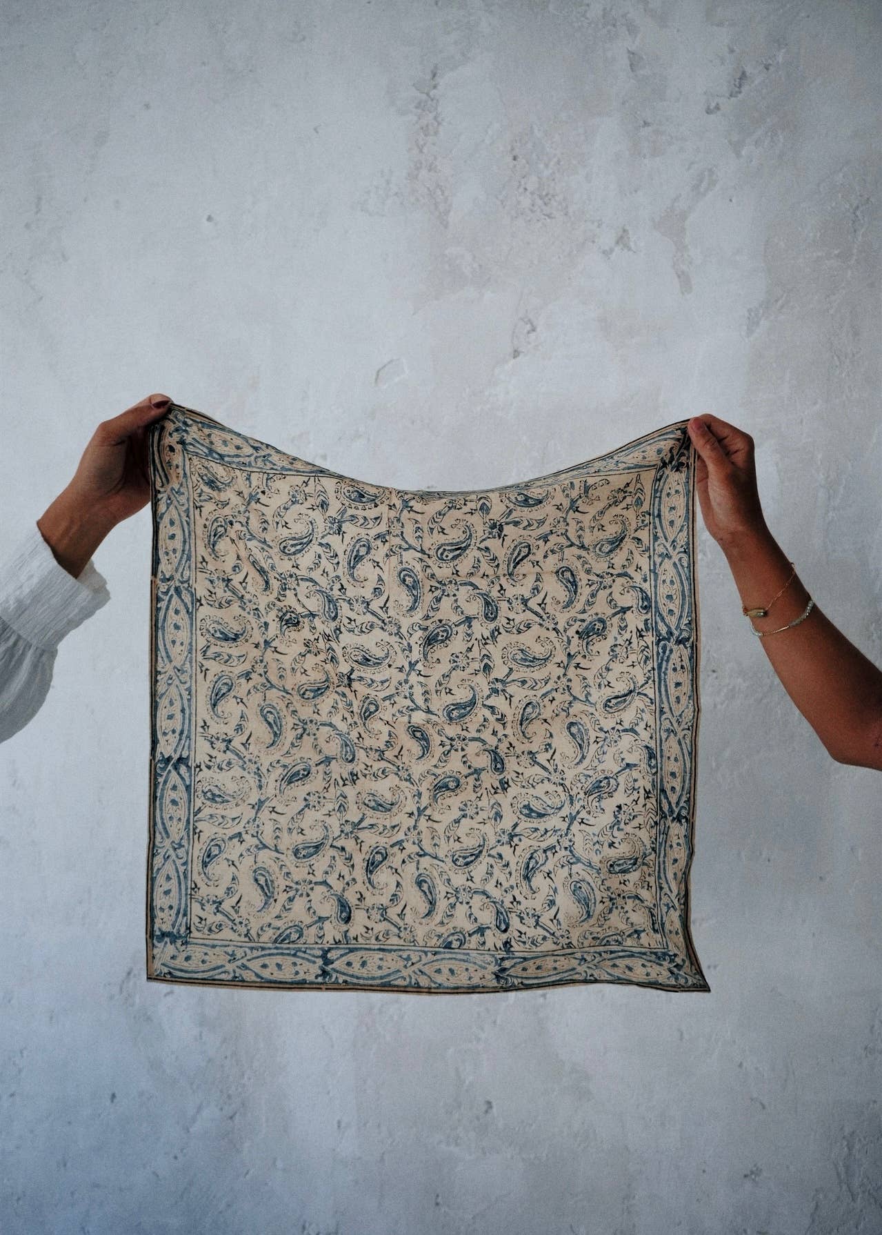 White Lotus Fashions - Vendita all'ingrosso Bandana - Donna - Bandana in Cotone Kalamkari - Paisley Blu (KK1412)6