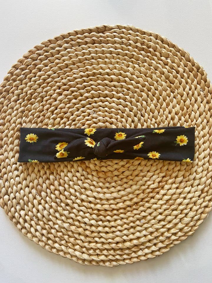 Bandeau noir à cravate en forme de tournesol pour la vente par Twig + Roe