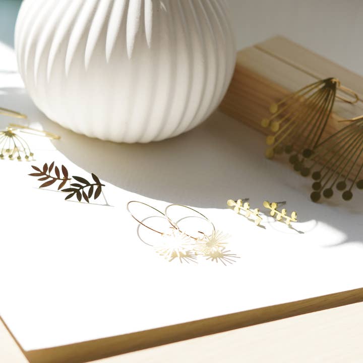 Copper Bee - Vendita all'ingrosso Orecchini a bottone - Botanical Collection | Orecchini a lobo a forma di foglia Flutter2