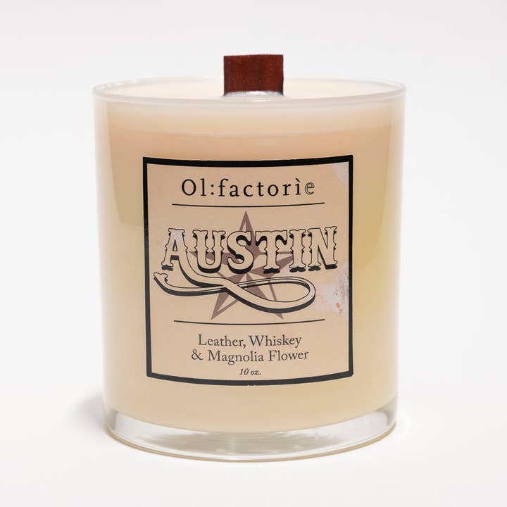 Bougie en pot Austin en cuir et whisky pour la vente par Olfactorie Candles + Apothecary