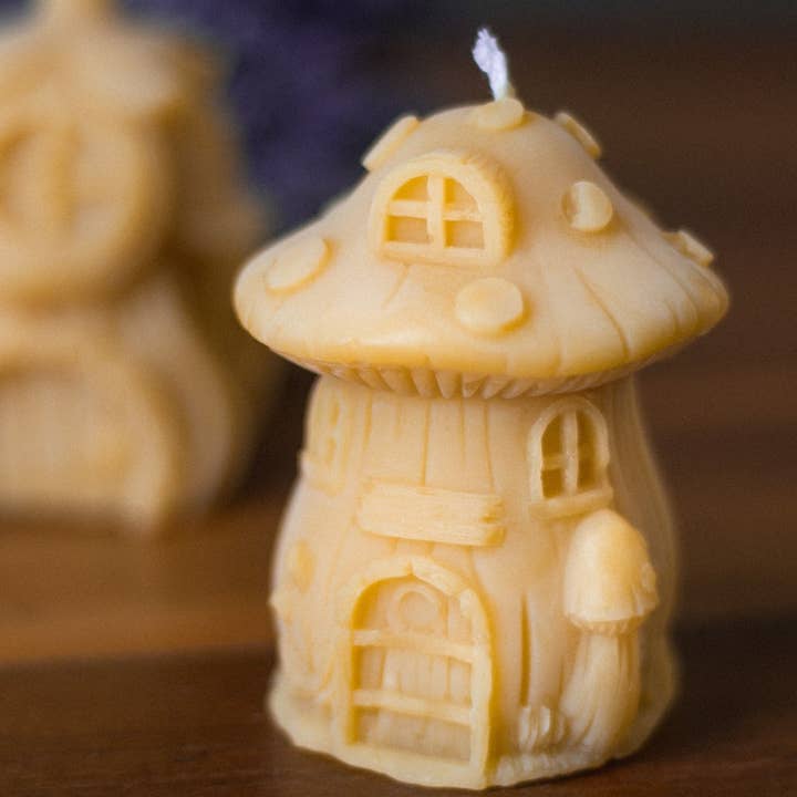 The Ramblin' Bee - Wholesale Novelty Candle - Toadstool Fairy House