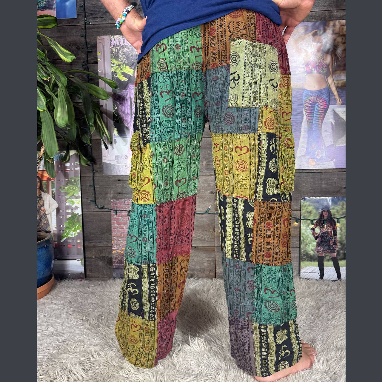 Assortito Pantaloni cargo patchwork in cotone stonewashed riciclato in vendita all'ingrosso su Faire5