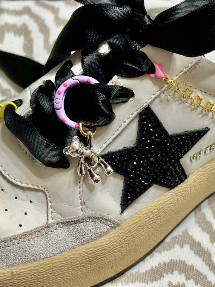 Freely Cece LLC - Wholesale Shoe Jewelry - Women's - Shoe Charms Trendy Sneaker Jewels Shoelaces & Charm Set 11