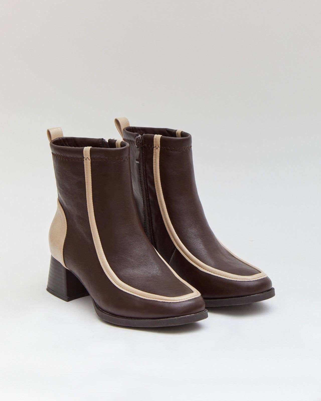 SWEET MAGIC MODA Y COMPLEMENTOS – wholesale Booties – Women's – BASIC ANKLE BOOT WITH MID HEEL FAUX LEATHER1