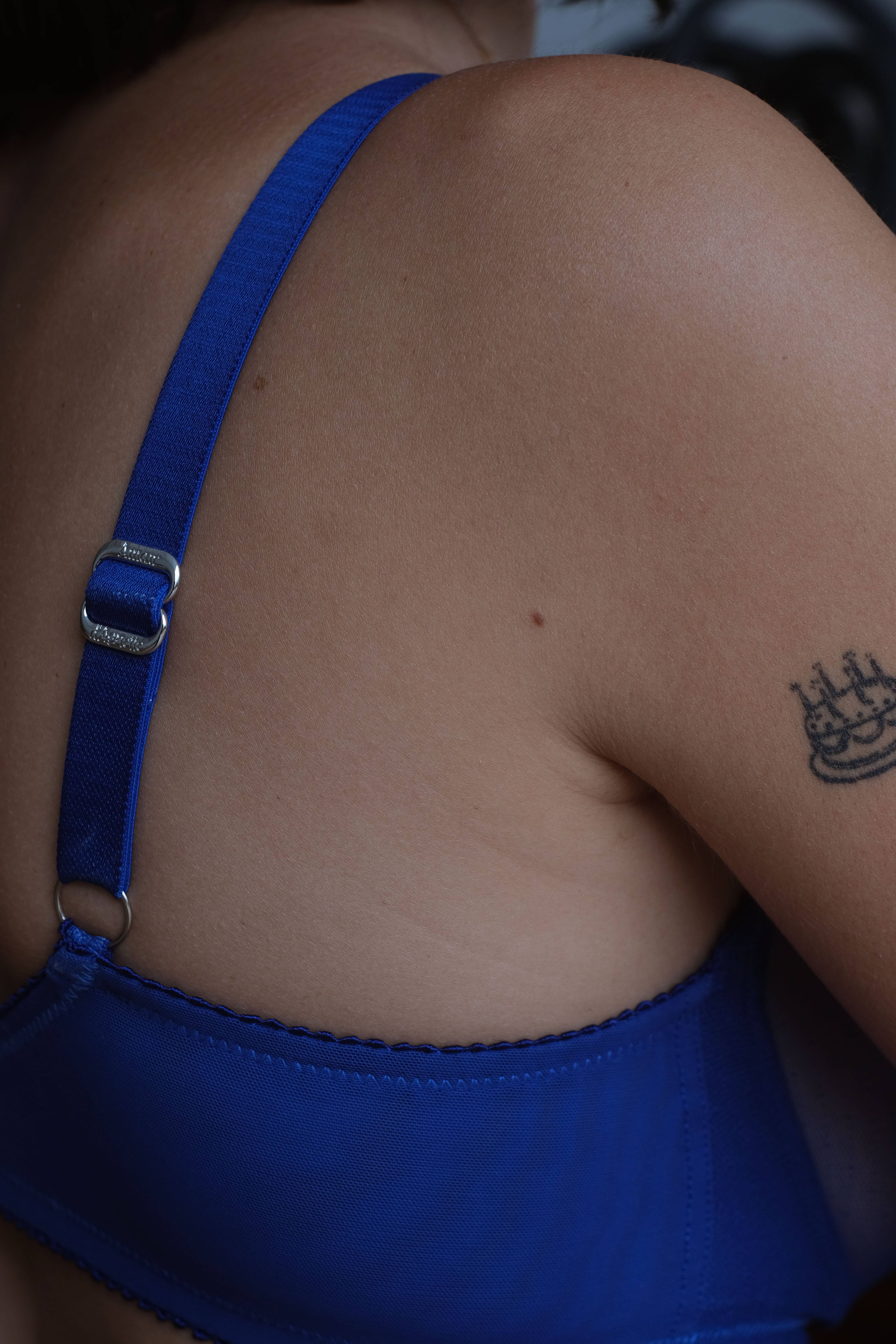 Amour d'Agnette – wholesale Bra – Women's – Kim High Neck Sheer Lace Underwire Bra2