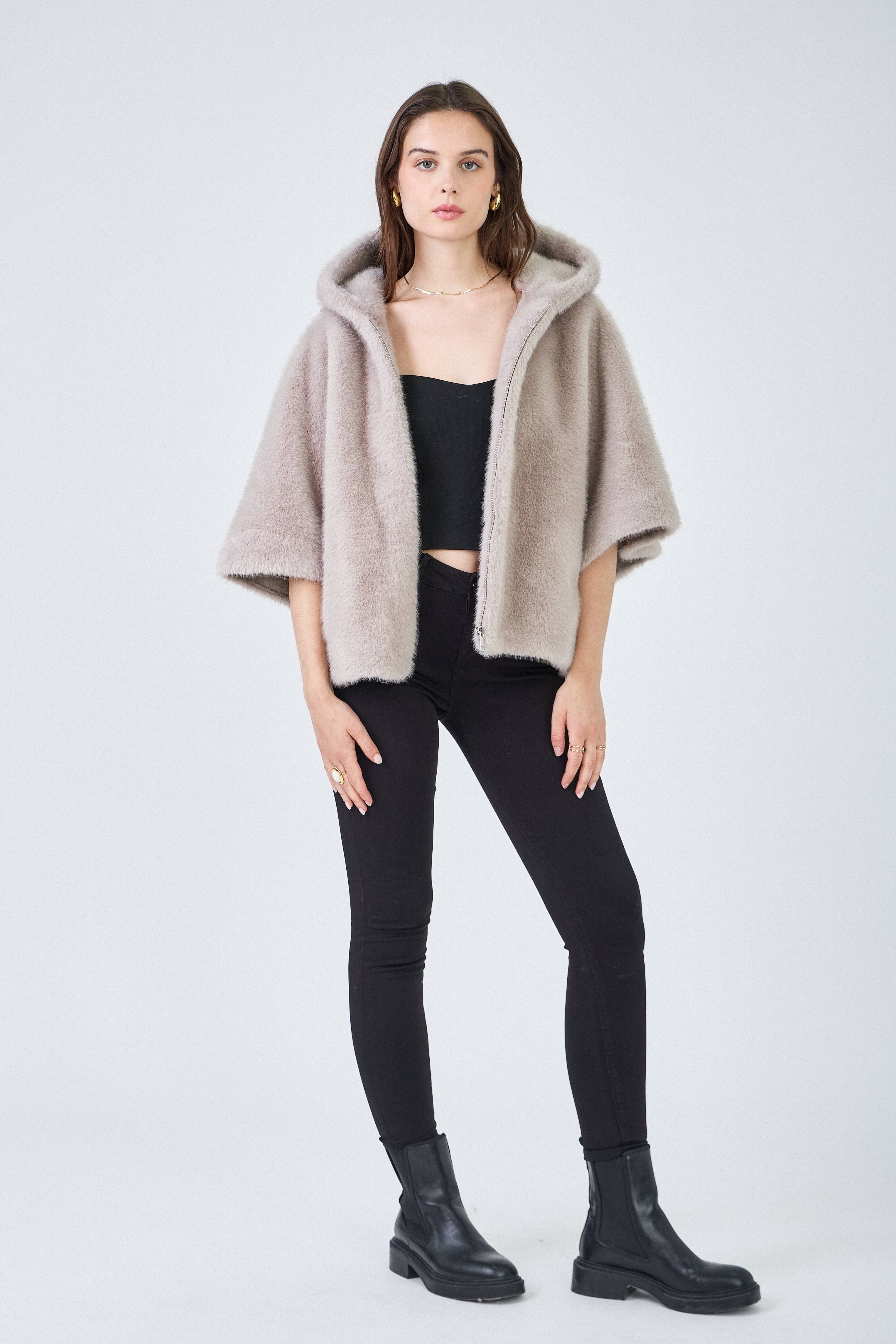 Giovanni Paris - Vendita all'ingrosso Pelliccia/Pelliccia sintetica - Donna - Mantella Alizée con cappuccio in ecopelliccia22