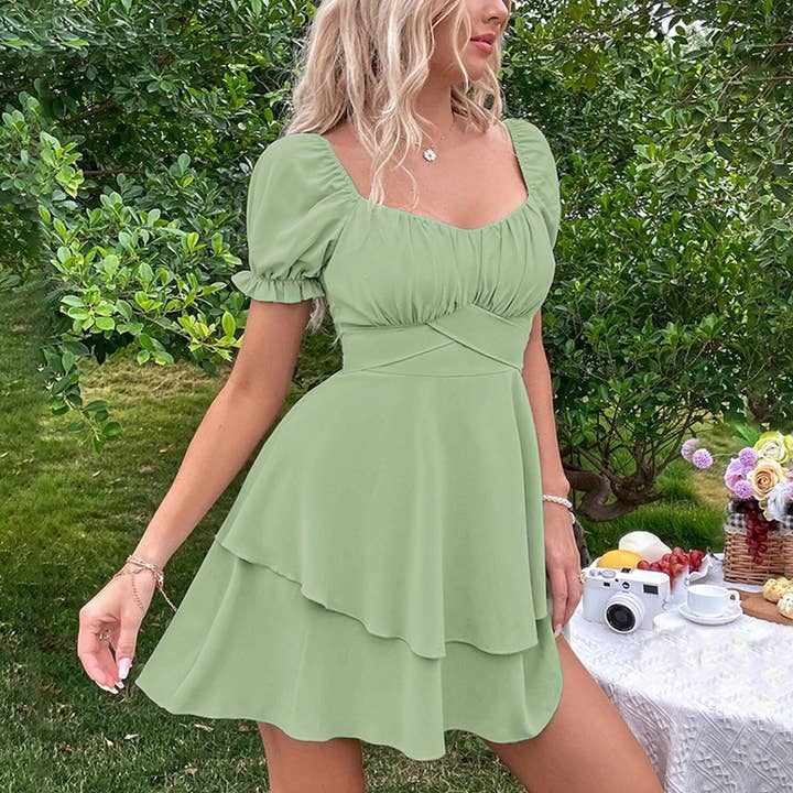 Robe cintrée à manches bouffantes pour la vente par Lily Clothing