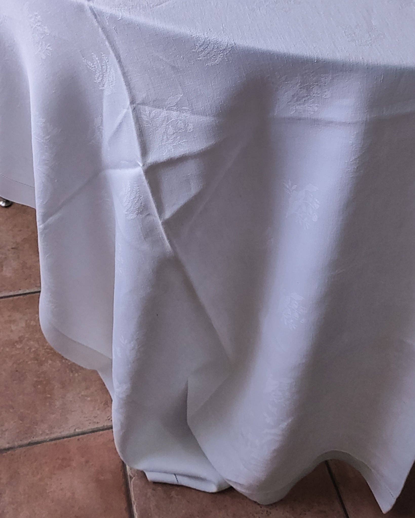 Heyfoo - Wholesale Tablecloth - White Flanders Cotton Tablecloth with 10 Napkins2