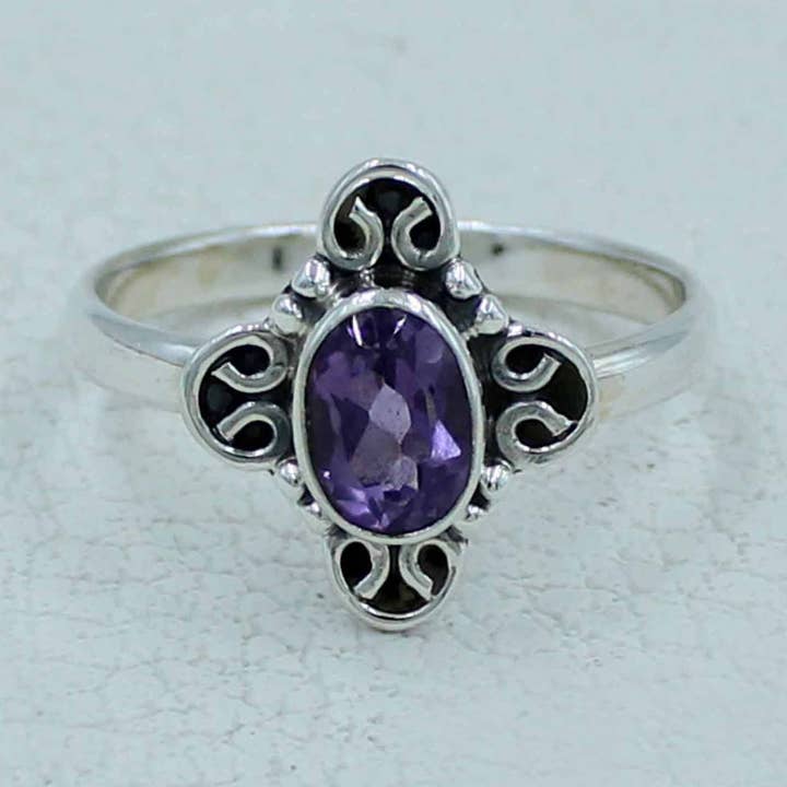 Anillo de amatista - Compre anillo de amatista en línea al mejor precio para venta al por mayor de Silvex Jewelry