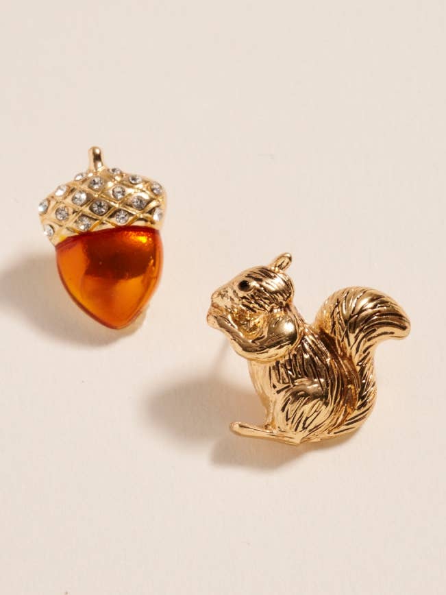 Orecchini a forma di scoiattolo e ghianda autunnali per la vendita all'ingrosso da parte di Designature New York