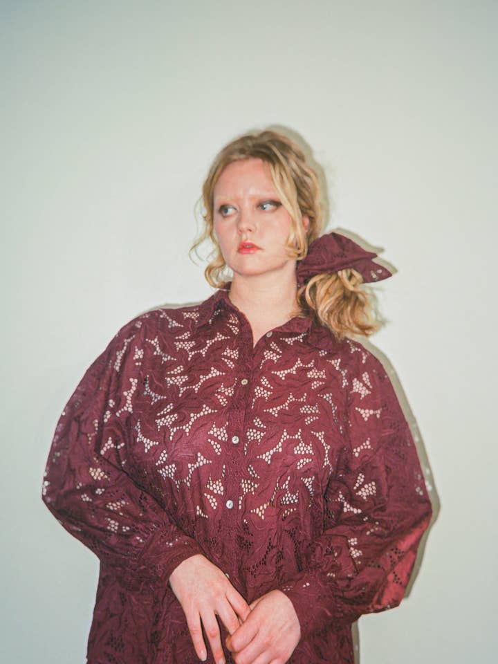 Camisa Arquipélago em Broderie Anglaise Freesia por atacado de Jasmine Chong