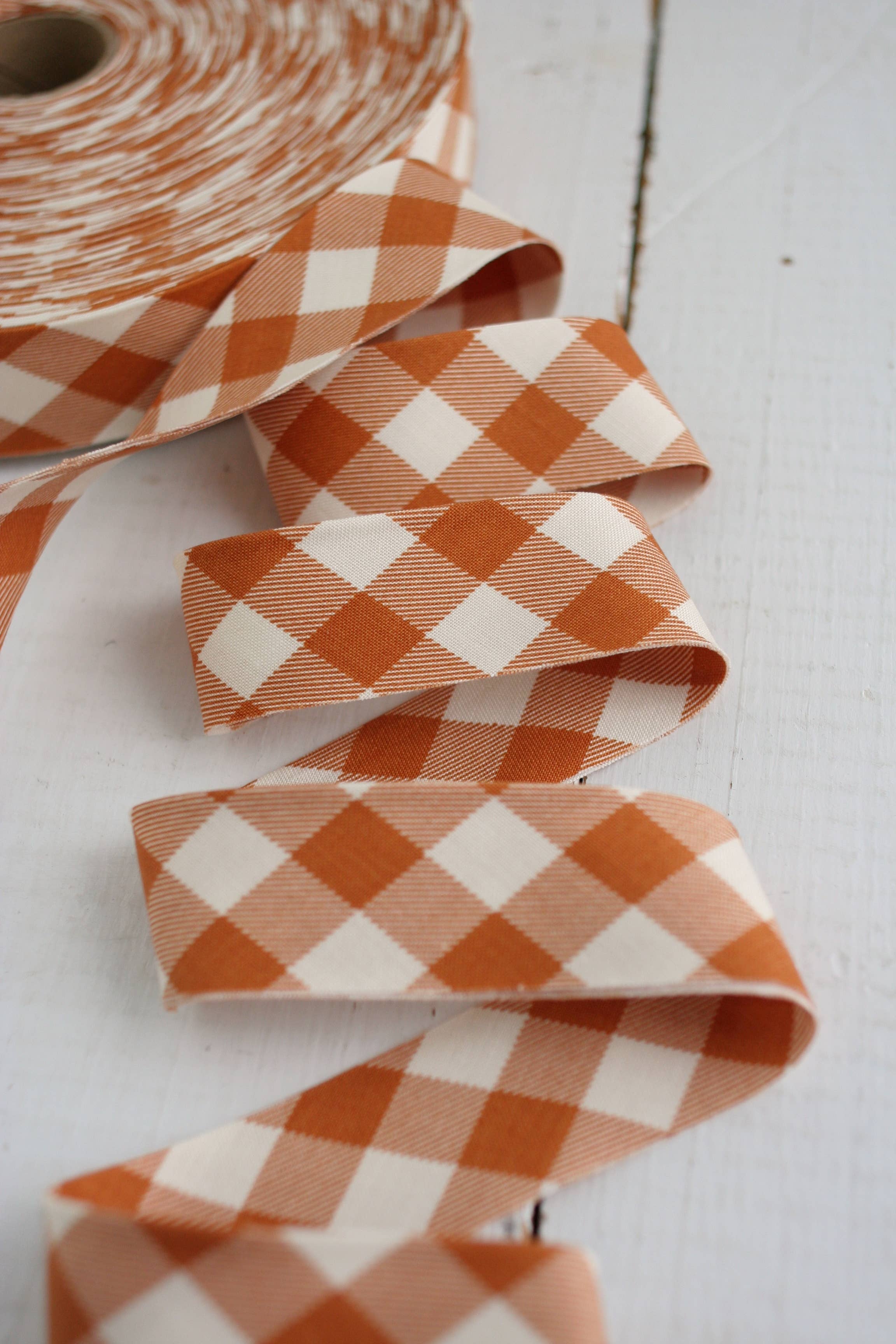 Bessie Pearl Binding Co - Wholesale Craft Supplies - 2.5" Bias Quilt Binding Pecan Gingham Premade Cotton Binding2