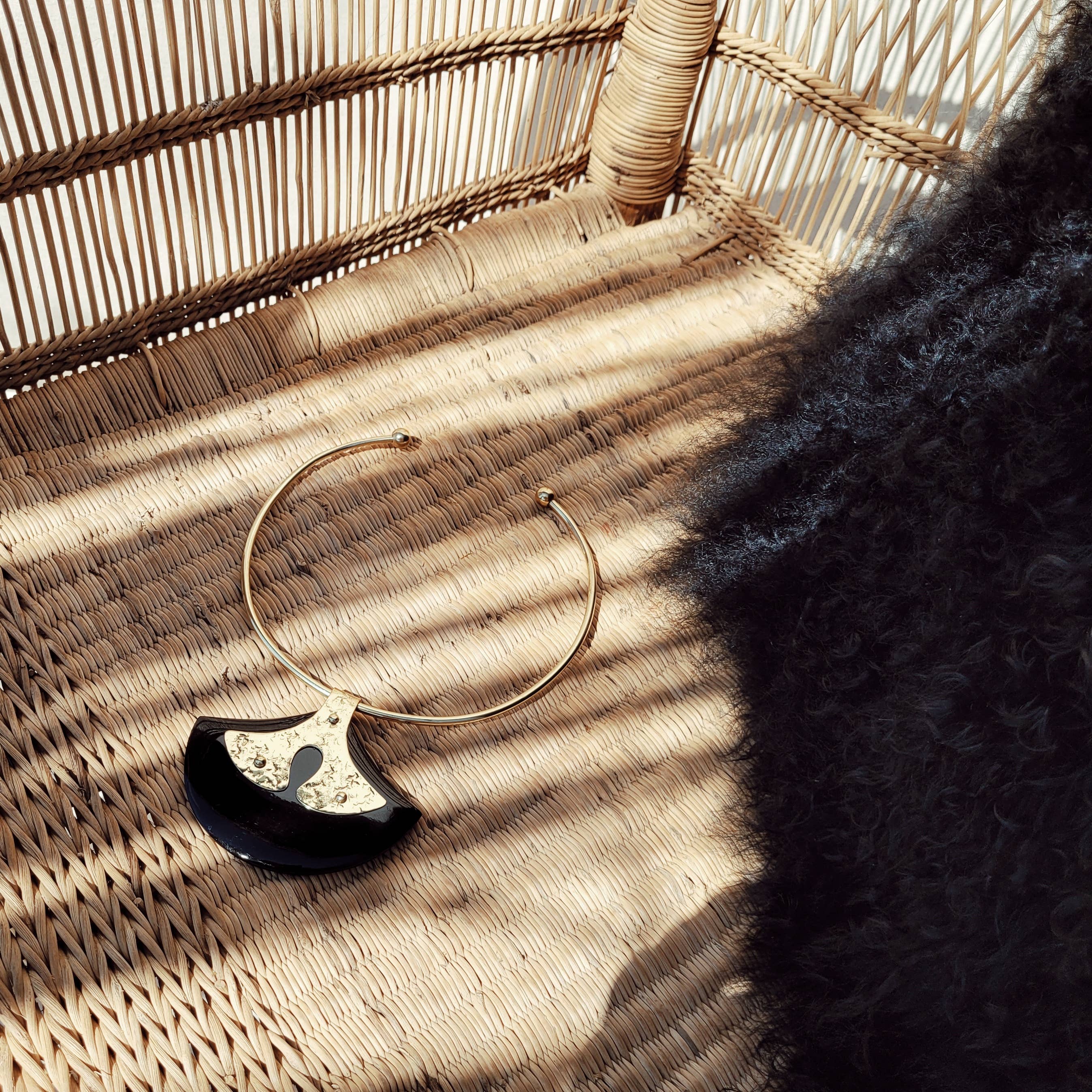 Bisjoux – wholesale Choker/Krage – Snidade horn hamrade mässing uttalande krage choker halsband8