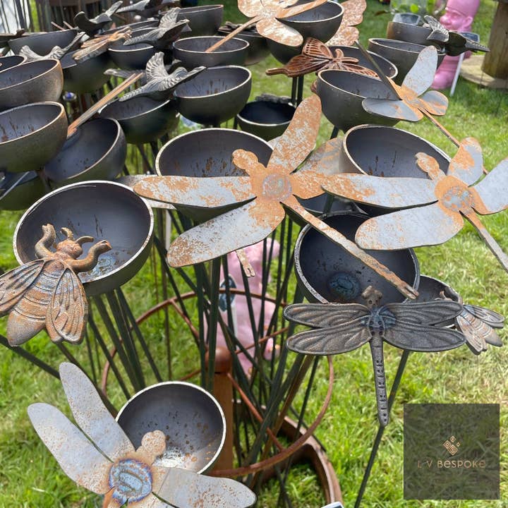 L V Bespoke – wholesale Bird feeder – Cuppy Garden Stake - Water / Seed Holder / Bee Drinker2