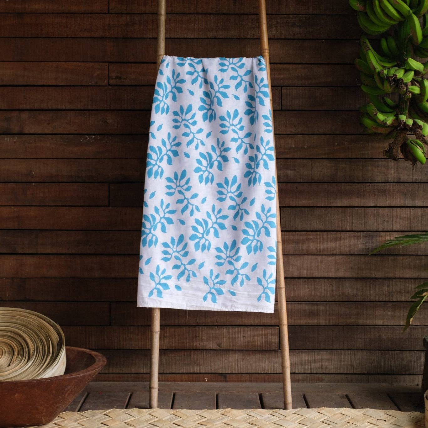 Rise Beyond the Reef - Vente Cache-maillot – femme - Sarong "Sulu" imprimé à la main - Motif Karisi0